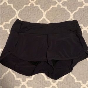 Lululemon black speed up shorts 2.5